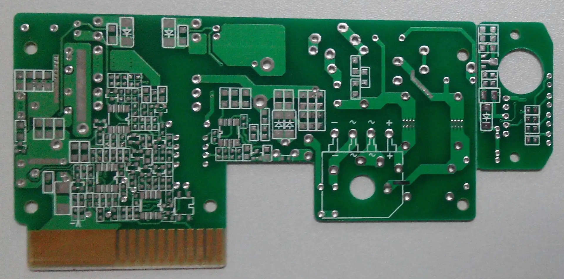 PCB外貌沉金工艺特点及电容安排